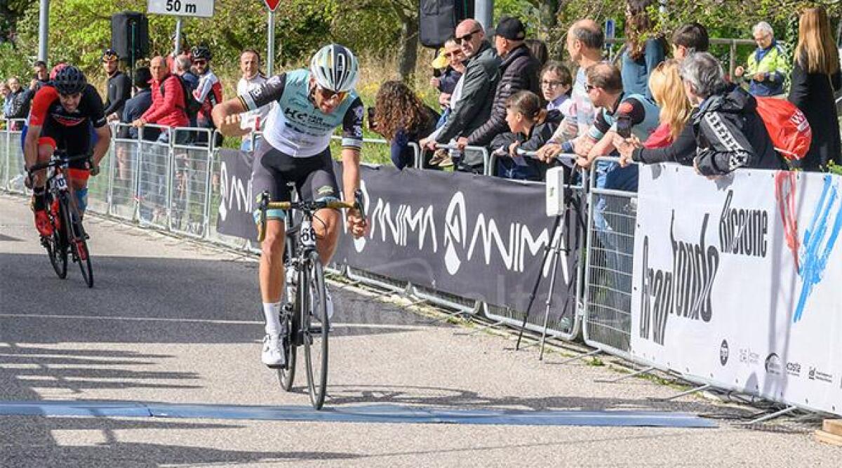 Granfondo di Riccione, 500 partecipanti e grande spettacolo: vince Di Renzo. VIDEO - Andrea Di Renzo al traguardo PH CASALBONI