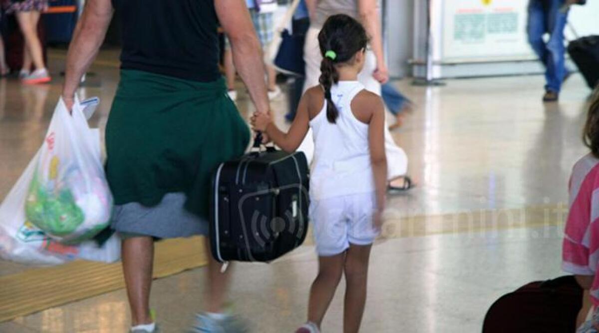 Adozioni: lieve aumento a Rimini, ma in Italia il calo &egrave; fortissimo. Gianfreda: &quot;Gesti d'amore da sostenere&quot; - Foto Ansa