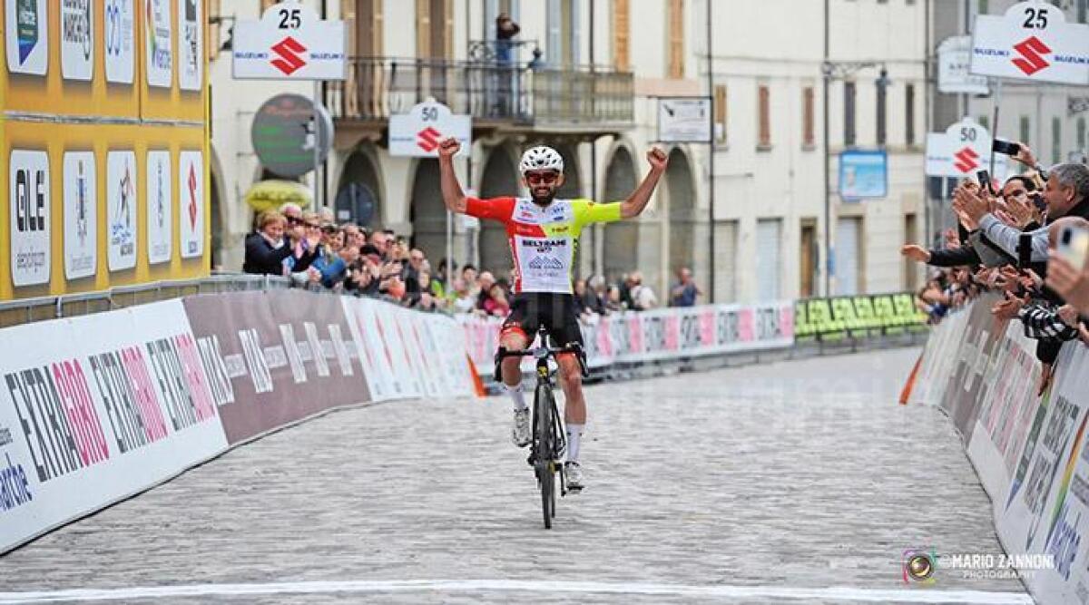 Ciclismo: Pesenti vince la prima edizione della corsa 'Sulle Strade di Marco Pantani' sulla salita di Carpegna - Foto Zannoni