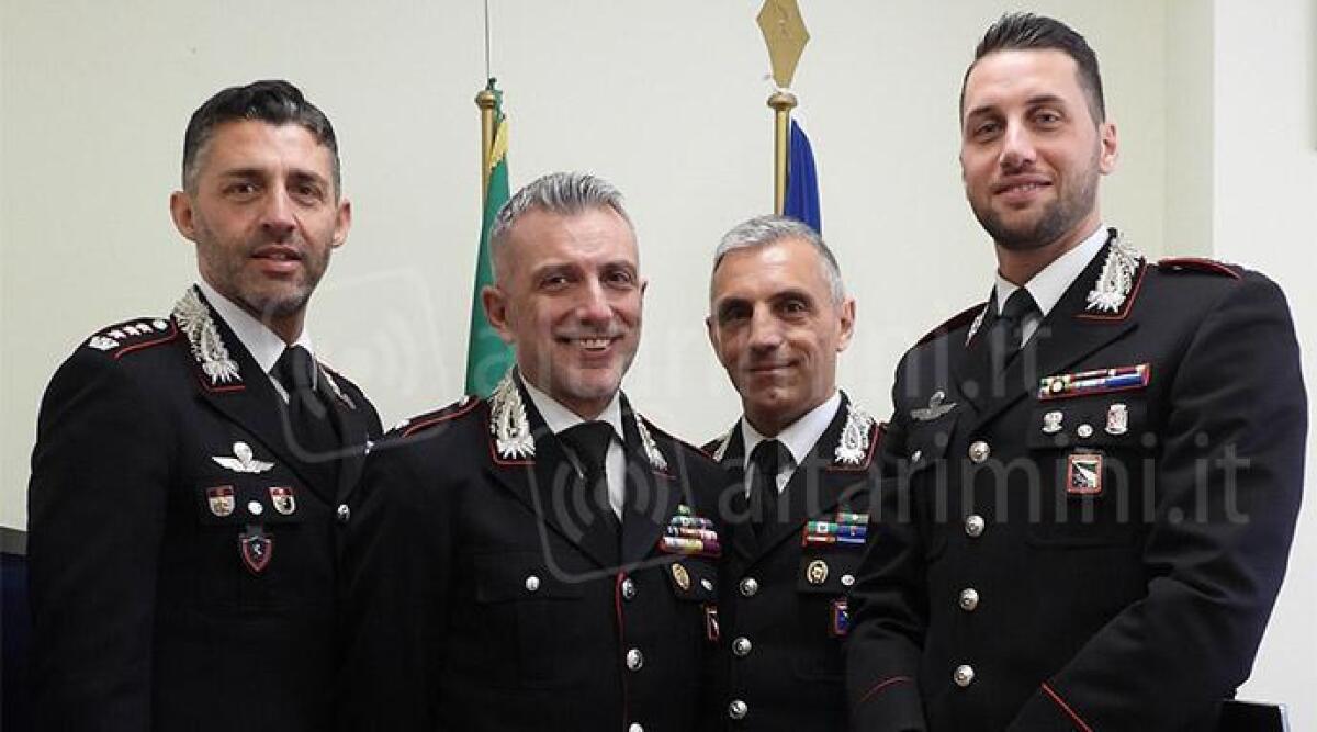 Carabinieri: il capitano Colombari lascia Riccione per guidare la Compagnia Napoli-Bagnoli - A destra il capitano Colombari