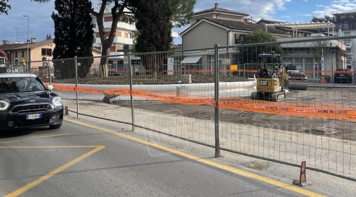 Rimini, lavori spediti per la rotatoria Bigno: entro fine maggio sarà pronta - Il cantiere della rotatoria Bigno