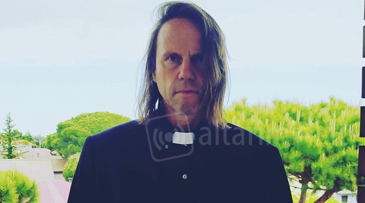 Murales cancellato, il sedicente esorcista Fabbri confessa: &quot;Sono stato io, ho seguito il Vangelo&quot; - Padre David Fabbri (foto dal profilo Facebook @diacono.esorcista)