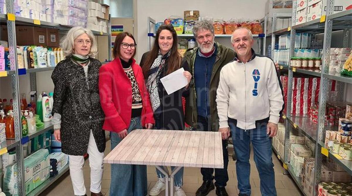 Santarcangelo, sostegno di Avis all'emporio solidale - 