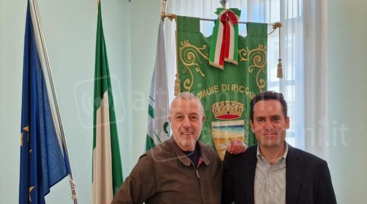 Riccione, i vecchi alberghi trasformati in alloggi per i lavoratori stagionali: l'idea &egrave; concreta - Luca Cevoli direttore AIA e l'assessore Christian Andruccioli