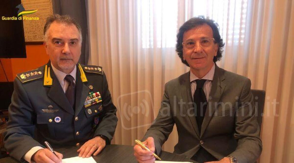 Coriano, controllo dei progetti legati al Pnrr: firmato protocollo fra Finanza e Comune - Colonnello Coscarelli e il sindaco Ugolini