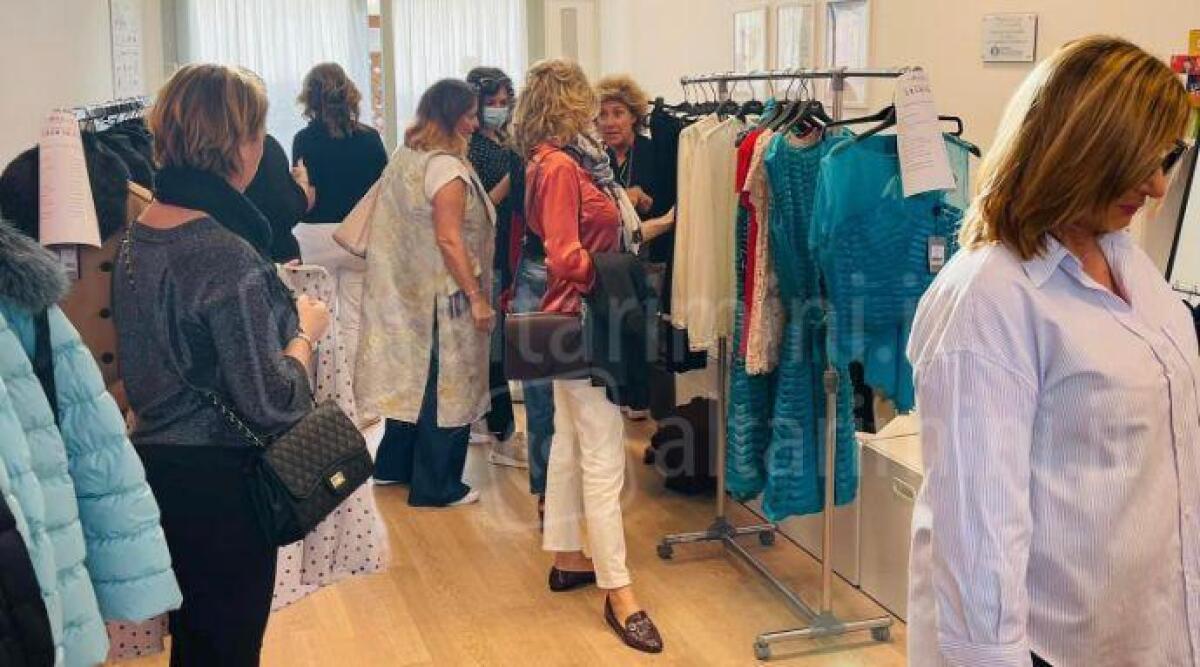'Antonio Croce for Arop': mercatino dell'abbigliamento per solidariet&agrave; a Rimini - Il mercatino di Arop