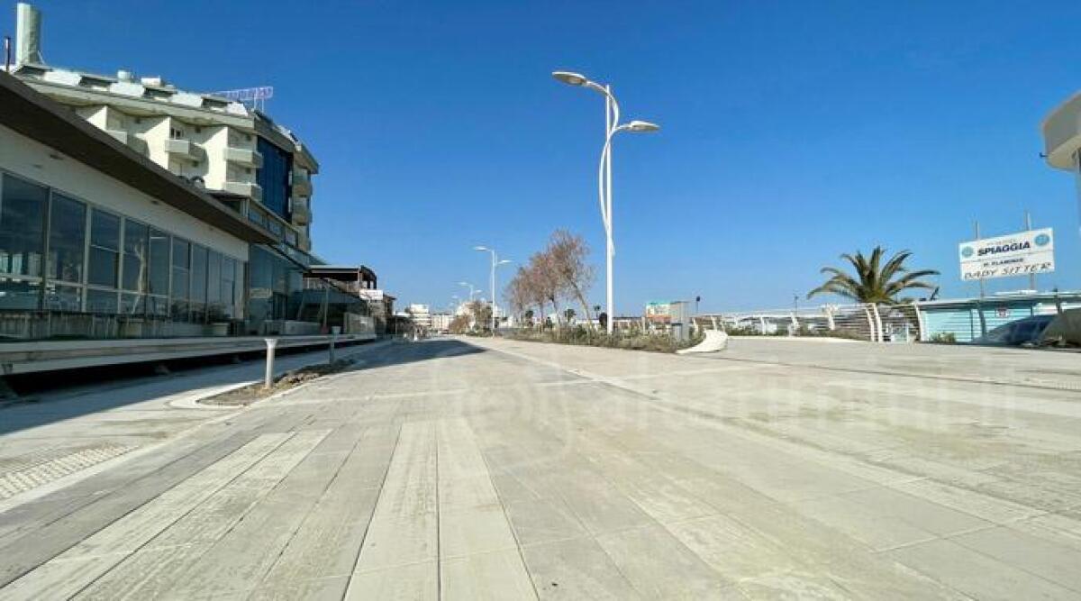 Cattolica, salvo il mercatino estivo davanti giardini De Amicis - Lungomare Rasi Spinelli