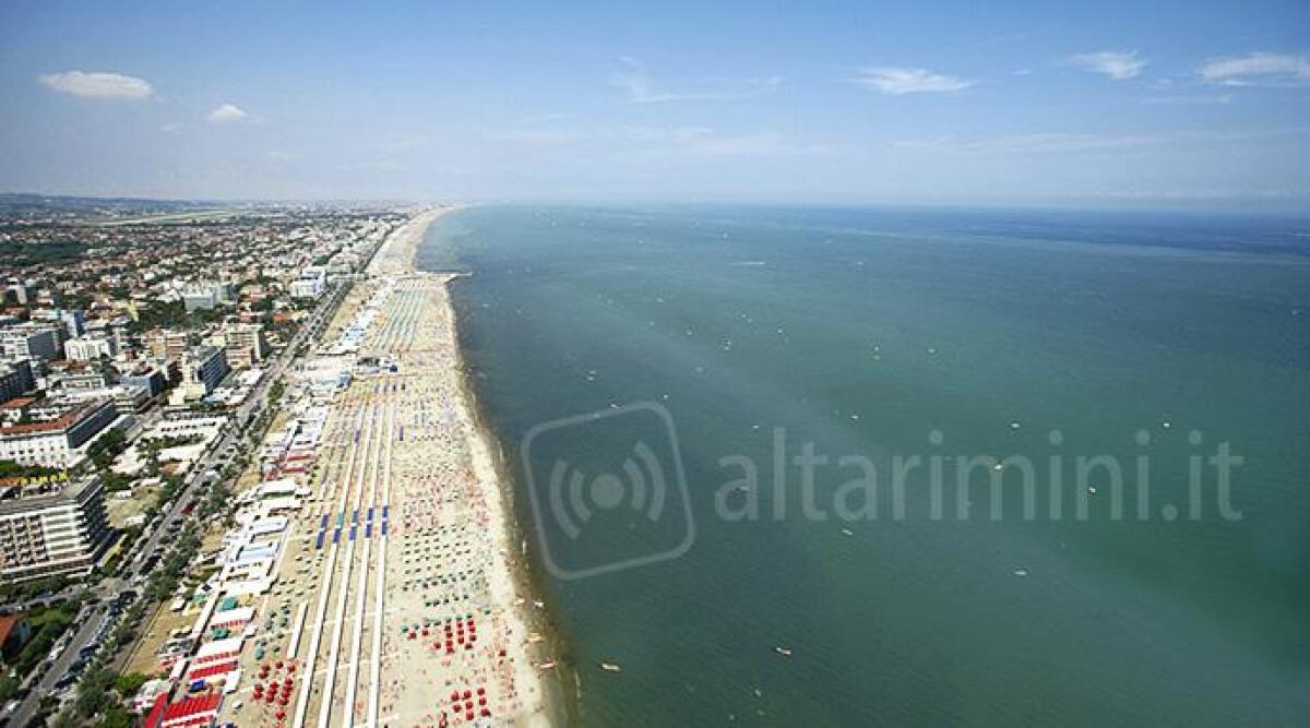 Turismo, a Rimini il 2023 parte col botto: raddoppio degli arrivi e +51,9% delle presenze - Rimini dall'alto
