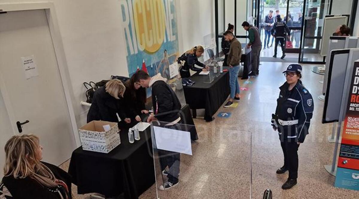 Riccione, cercasi agenti di Polizia Locale: al concorso si presenta solo la met&agrave; dei candidati ammessi - Concorso Polizia Locale 2023 al Palazzo del Turismo