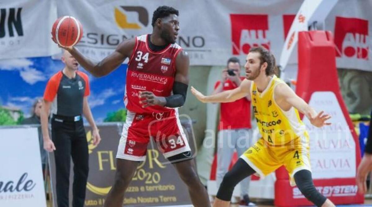 Basket, RivieraBanca: a Trapani assente anche Meluzzi. Ogbeide sar&agrave; operato - Derek Ogbeide