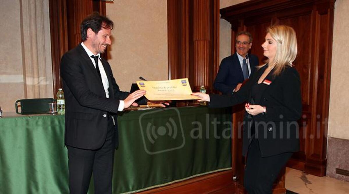 Gruppo Sgr premiata tra le 100 imprese &quot;oneste e vincenti&quot; d'Italia - La consegna del premio 'Legalit&agrave; e profitto' 2023 al Gruppo Sgr