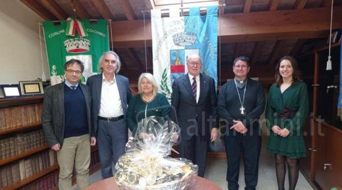 Montescudo Montecolombo: incontro con il Vescovo di Rimini Mons. Nicolò Anselmi - Il Vescovo e la giunta comunale di Montescudo Montecolombo