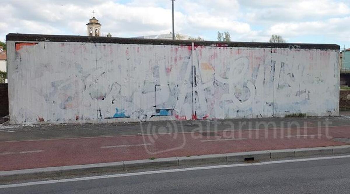 Murale cancellato, sedicente esorcista non conferma la confessione - Il murale cancellato