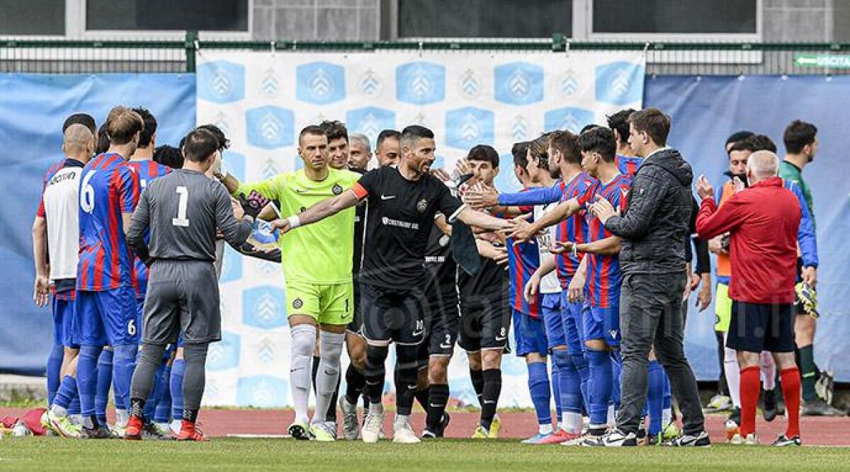 Calcio Eccellenza: Victor San Marino, vittoria contro il Progresso che omaggia i rivali - L'ingresso in campo del Victor San Marino