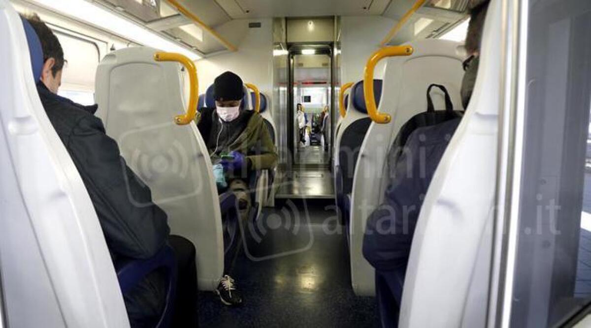 In treno senza mascherina: donna a processo a Rimini - Foto Ansa
