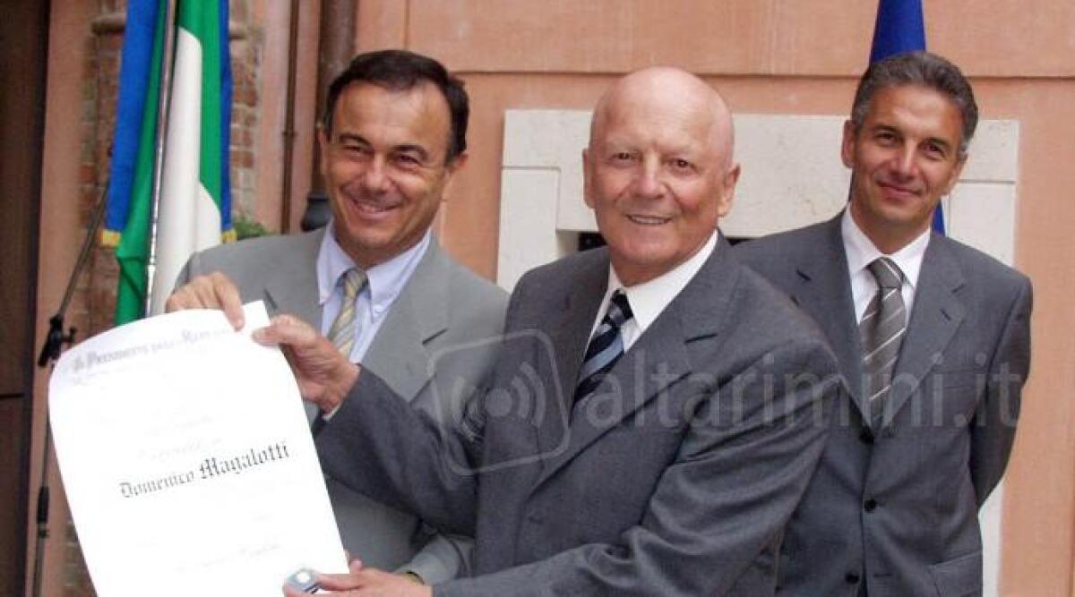 Un giardino per Marco Magalotti storico giornalista riminese - Magalotti con l'attestato di Cavaliere tra l'ex sindaco di Rimini Ravaioli e l'ex presidente della provincia Fabbri
