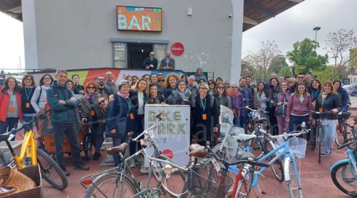 Progetto 'Sbam': oltre 70 tecnici regionali in bici per le vie di Rimini - I partecipanti alla biciclettata