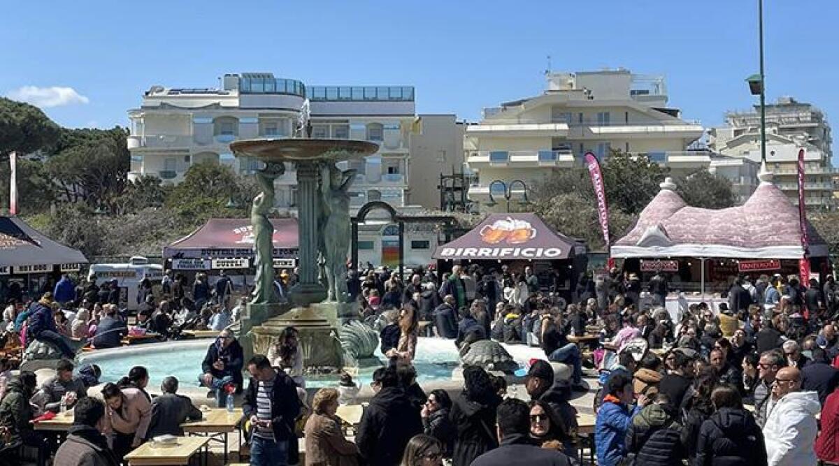 Primo assaggio d'estate: Cattolica invasa da turisti e famiglie nel weekend di Pasqua - Pasqua 2023 a Cattolica