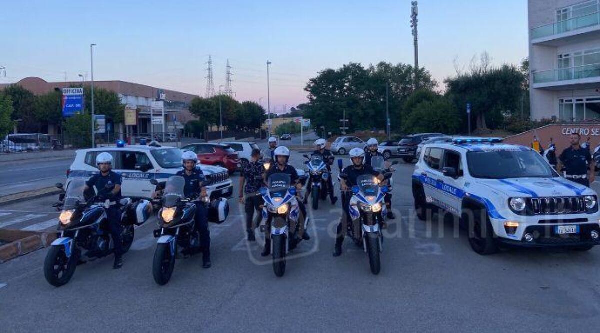 Ubriaca al volante centra due auto in sosta e finisce sul marciapiede - Corpo intercomunale di Polizia Locale Riccione