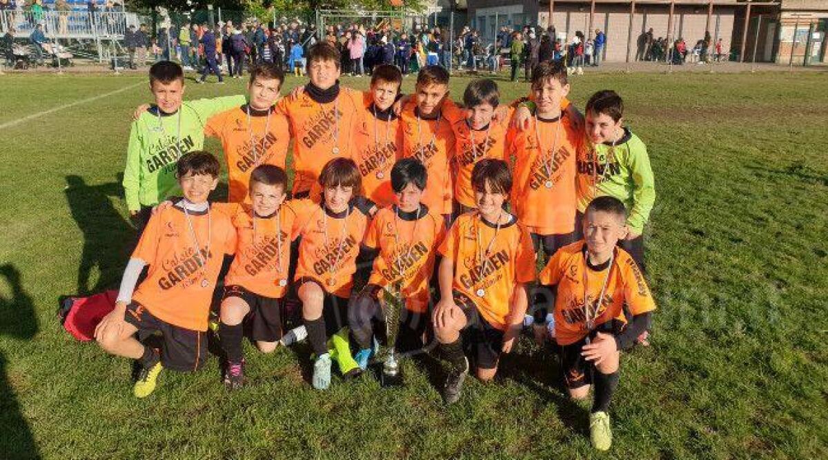 Calcio giovanile, Garden: hurr&agrave; per Esordienti 2010, Pulcini 2012 e 2013 - La squadra Garden Esordienti 2013 vincente a Vecchiazzano. In gallery: 2015 e 2012