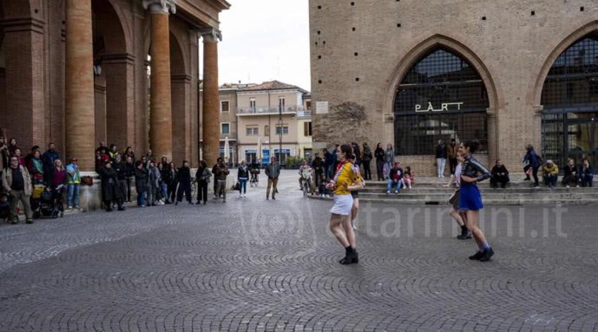 Supernova, l'evento ha trasformato il teatro Galli: attori e cittadini insieme sul palco da protagonisti - Speed FOTO ILARIA DEPARI