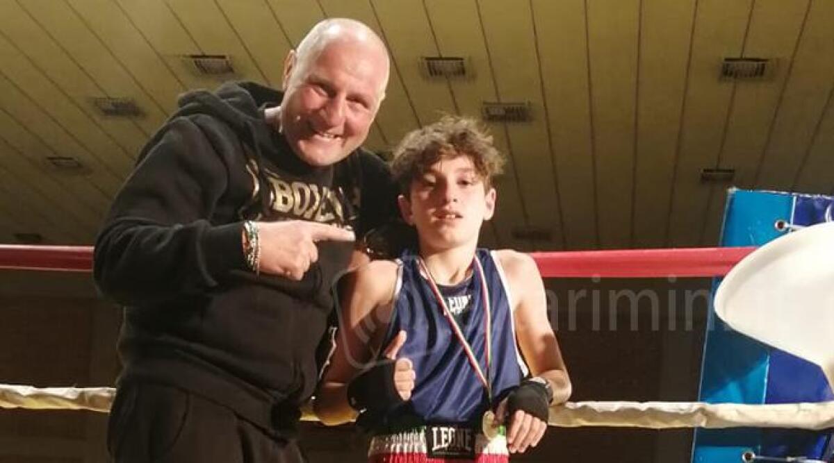 Boxe Santarcangelo: Cristian Sanna perde il suo debutto sul ring contro Stoiko Carletto - Il maestro della boxe Santarcangelo con Cristian Sanna