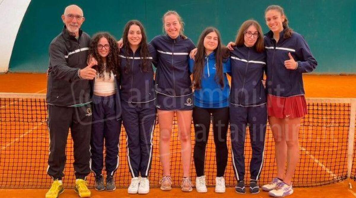 E&rsquo; scattato al Tennis Club Viserba il classico memorial 'Sandrino Boschetti' - La squadra del Tennis Club Viserba che partecipa al campionato di serie C femminile