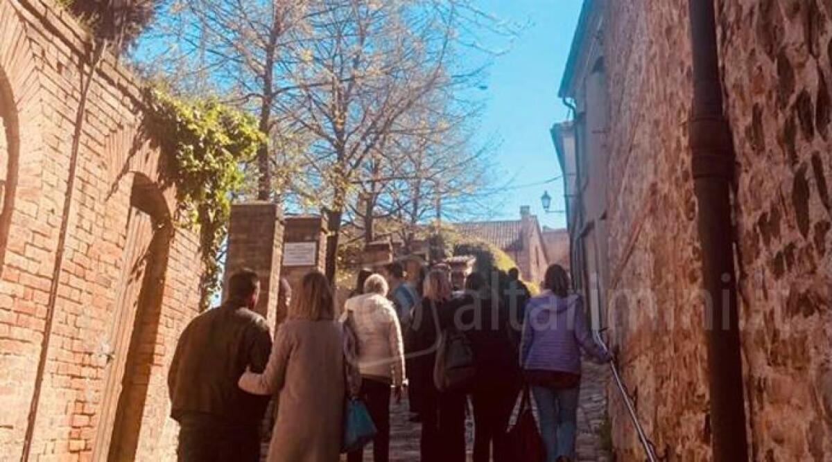 Santarcangelo, numeri positivi per Pasqua con le visite guidate tra la Rocca e le grotte - Pasqua 2023 a Santarcangelo di Romagna