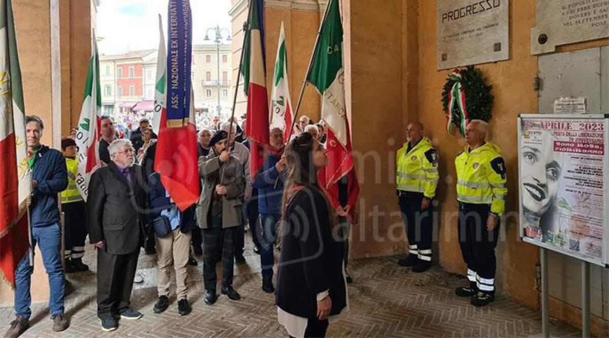 Le celebrazioni del 25 aprile: a Santarcangelo la sindaca cita Mattarella e la preside Savino - Celebrazioni del 25 aprile a Santarcangelo (foto copertina e foto 1 gallery)