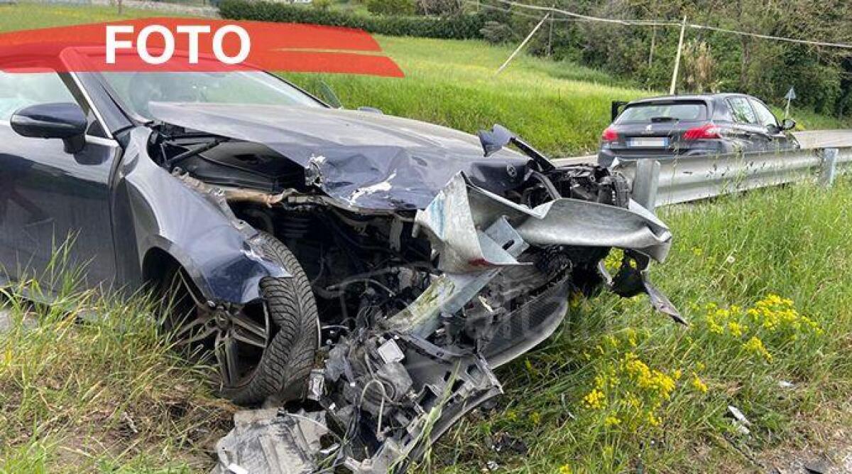 Centra il guardrail lungo la Marecchiese: paura per un automobilista a Novafeltria - Il luogo dell'incidente avvenuto a Novafeltria