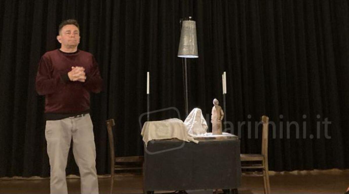 Poggio Torriana, rassegna teatrale si chiude con polemica 'azzerati contributi comunali' - Un momento dell'ultimo spettacolo andato in scena domenica