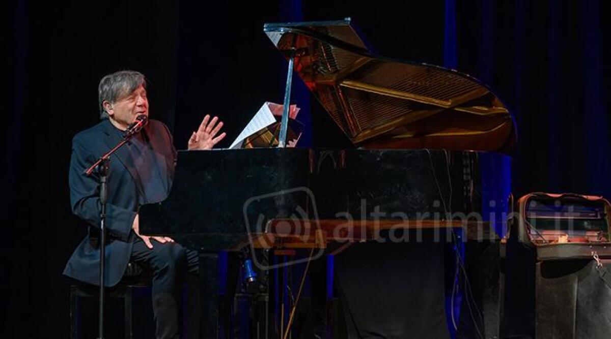 60 anni di Nomadi, nel ricordo sempre vivo di Augusto. Beppe Carletti commuove ed emoziona Riccione - &quot;Sar&agrave; per sempre&quot;