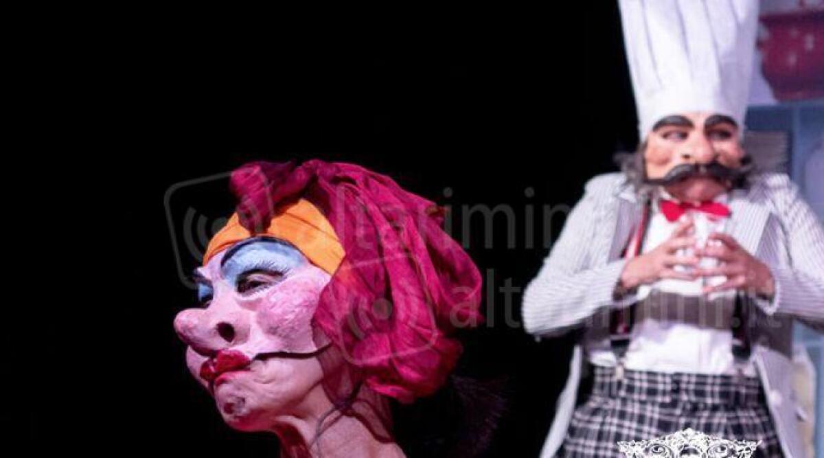 A Novafeltria arriva il Teatro Due Mondi, l'arte di strada al Teatro Sociale - Una scena dallo spettacolo