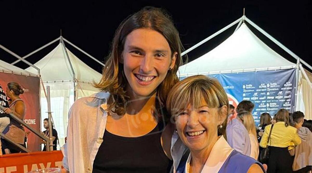 Il riccionese Cricca eliminato da 'Amici', sindaca Angelini: 'Sei l'orgoglio della nostra citt&agrave;' - Cricca e la sindaca Angelini