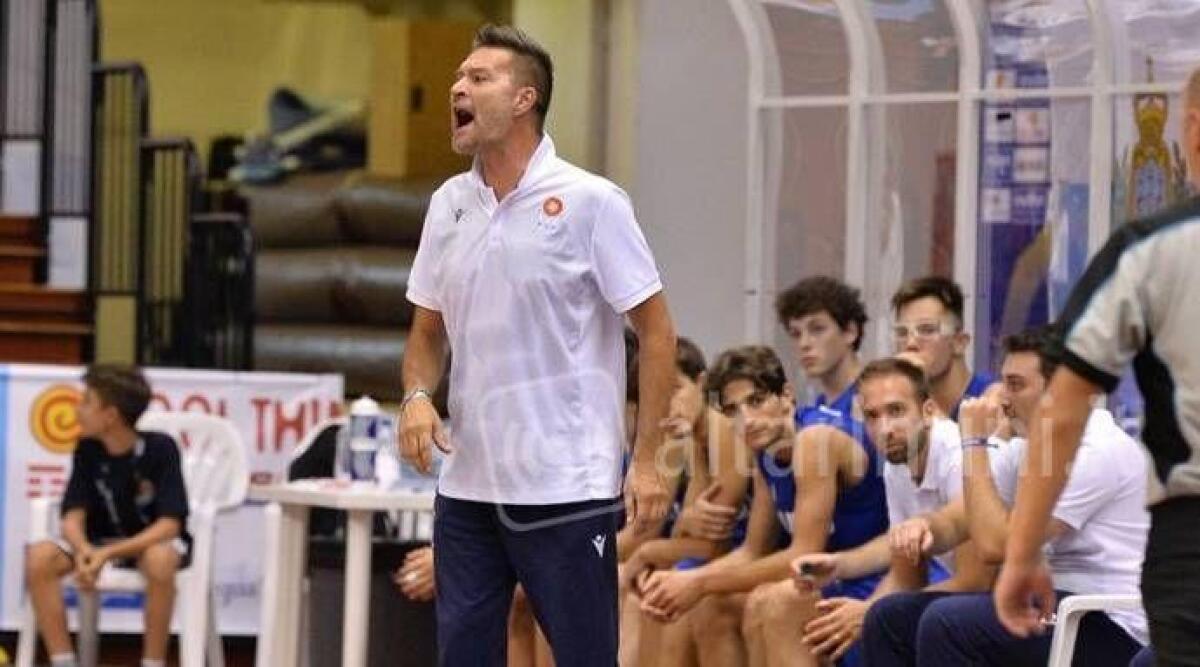 Basket C Silver, EA Titano scivola in casa: hurr&agrave; Loreto Pesaro (63-74) - Il coach Stefano Rossini