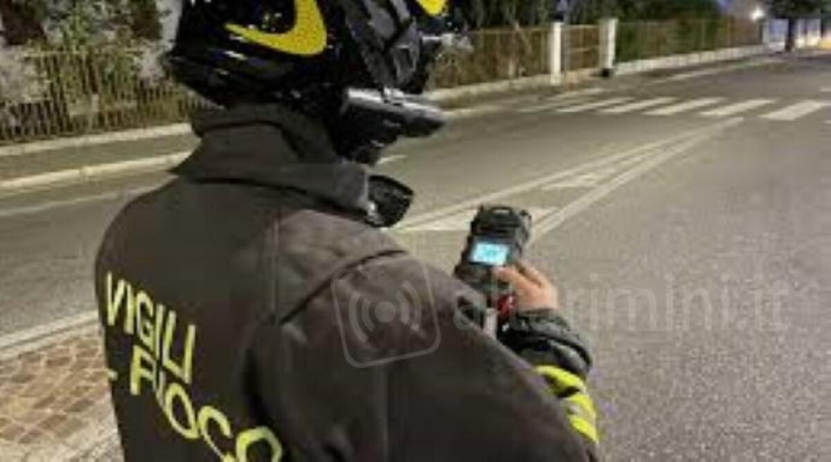 Santarcangelo, camion rifiuti urta colonnina del gas: tecnici evitano il pericolo - Vigili del fuoco (Immagine di repertorio)