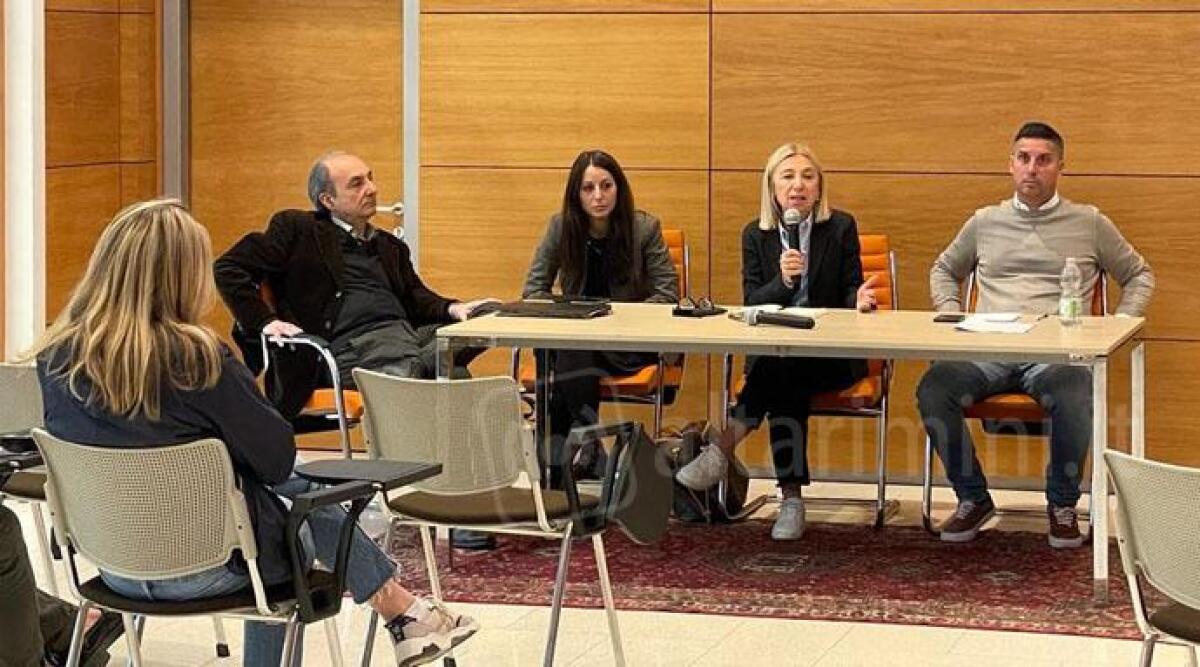 Cattolica, stop auto sul nuovo lungomare d'estate e nelle ore serali: via libera alla Ztl - La sindaca durante l'incontro