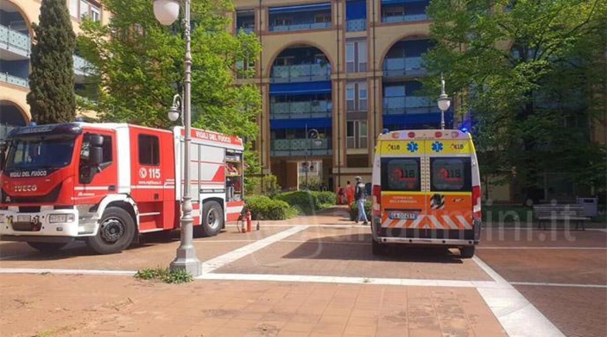 Fiamme al centro residenziale Leon Battista Alberti, lievi ustioni per una donna - I mezzi di soccorso