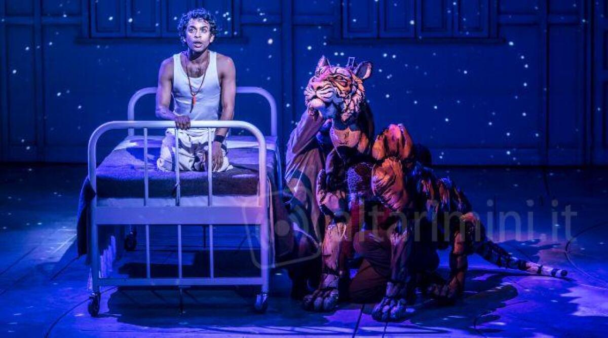 Rimini, al Cinema Tiberio proiezione dello spettacolo teatrale 'Life of Pi' - Una scena dallo spettacolo - foto di Johan Persson