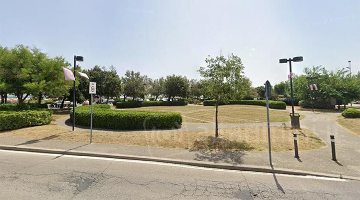 Rissa tra spacciatori al parco, poi l'inseguimento con la Polizia Locale: tre arresti a Rimini - Piazzale Toscanini