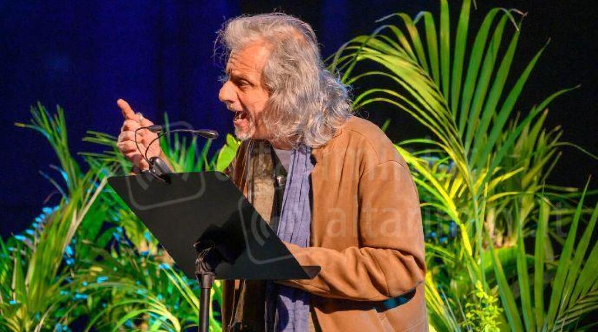 Riccione, Bergonzoni apre la Festa della Libertà: 'l'indifferenza è biadesiva, si attacca da tutte le parti' - Alessandro Bergonzoni