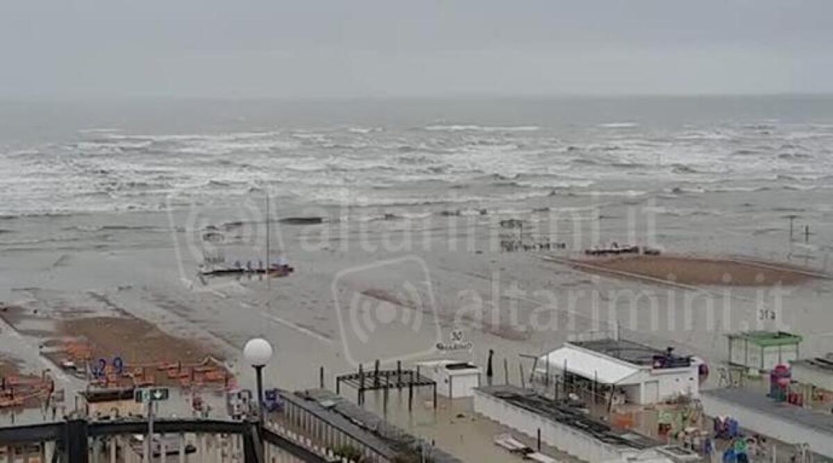 Rimini salva da alluvione grazie ai lavori alle fognature: Confesercenti elogia le giunte Pd - Foto ANSA