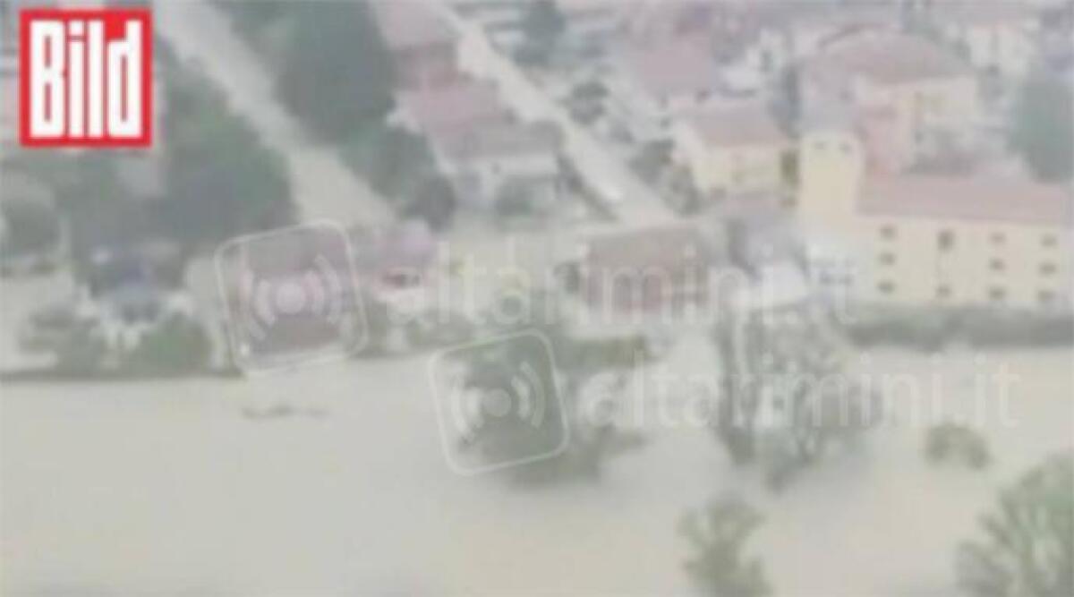La distorsione della realtà: il giornale 'Bild' allaga Rimini con notizie alterate - Le immagini della Bild