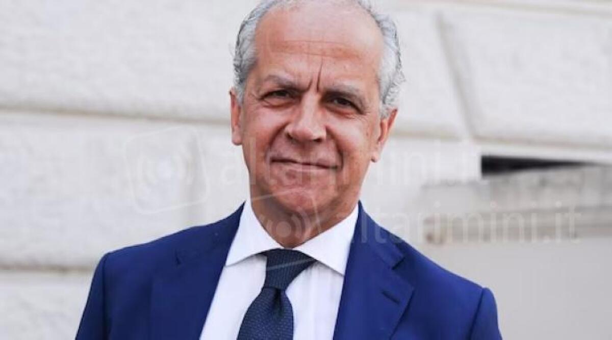 Alluvione: il ministro Piantedosi in prefettura a Bologna, presente anche la prefetto Padovano - Il ministro Piantedosi