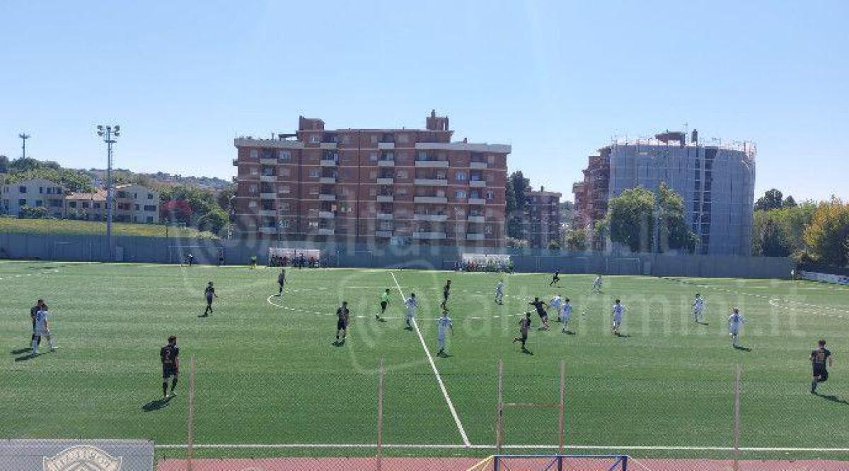 Calcio Promozione: Gabicce Gradara a punto nella tana dei Portuali (0-0) - Una fase di gioco