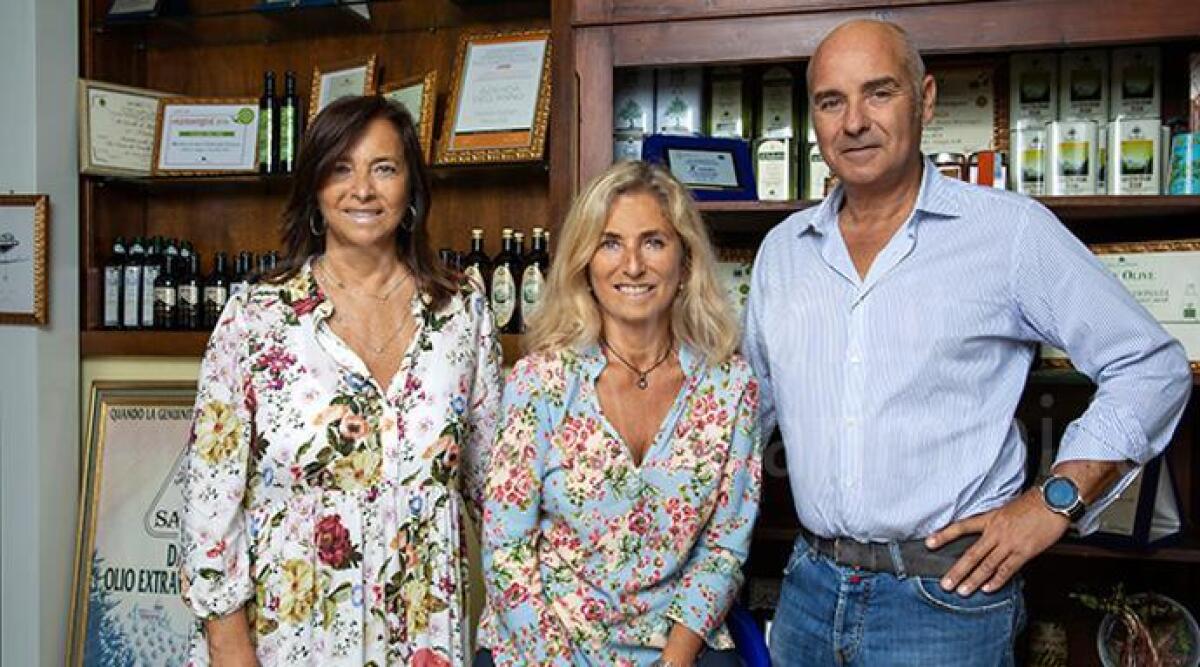 Tra le eccellenze di Verucchio c'è anche l'oleificio Sapigni, premiato da Slow Food Italia - Da sinistra: Gabriella