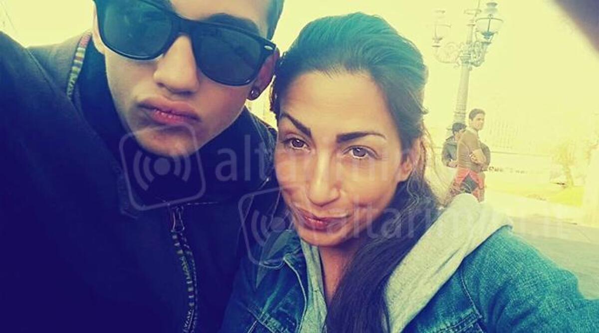 Famiglia Epifani chiede giustizia per la morte di Mattia: manifestazione rimossa dalla Digos - Mattia Epifani insieme alla madre Valentina Minnicelli. Il decesso nel 2020