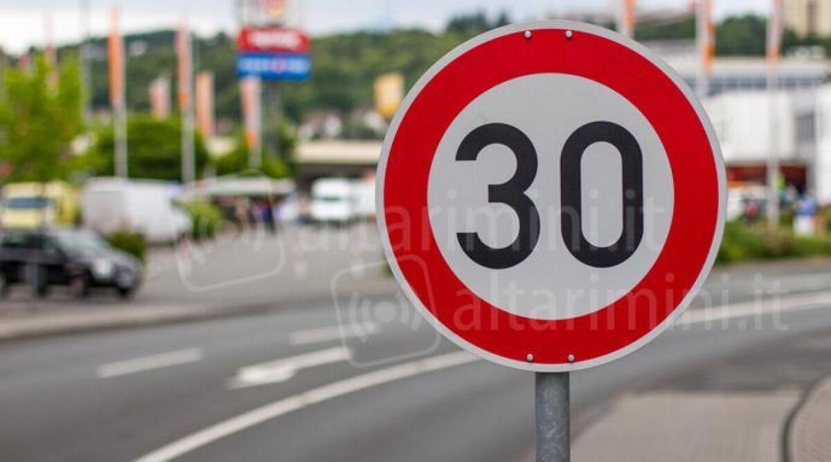 Riccione, troppi incidenti: 'Serve limite 30 km/h nel centro urbano' - Zona 30 REPERTORIO