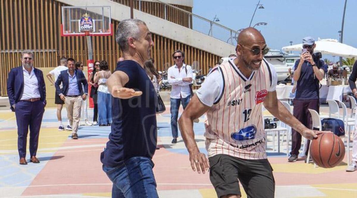 Rimini: Myers, Danilovic e Basile guest star del torneo di basket al Parco del Mare - Il sindaco di Rimini Jamil Sadegholvaad sfida Carlton Myers