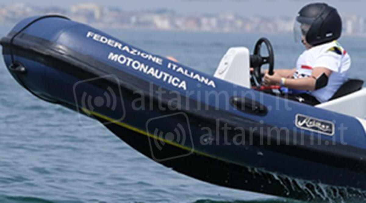 Adrenalina e spettacolo a Rimini: arriva la gara di motonautica giovanile - Una gara di motonautica giovanile
